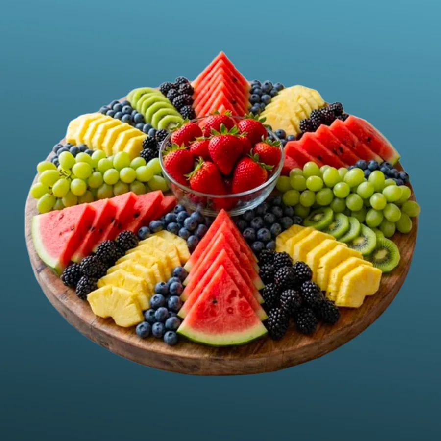Assiette de Fruits Royale (saison) — Grand plateau de fruits de saison, à poser au milieu de la table. · Sphère Restaurant by Léa, Kouba, Alger